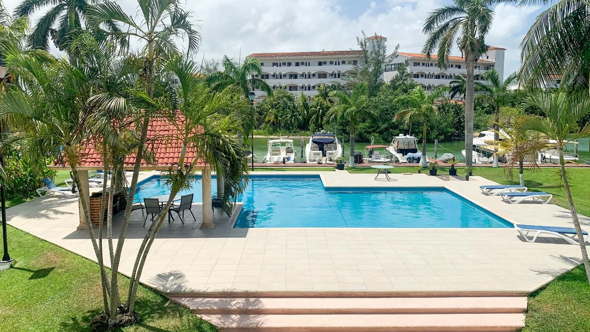 Beautiful Loft By The Lagoon! Cancun